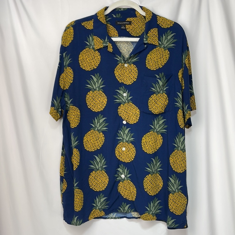 Banana republic Navy pineapples short sleeve button down shirt men’s size L